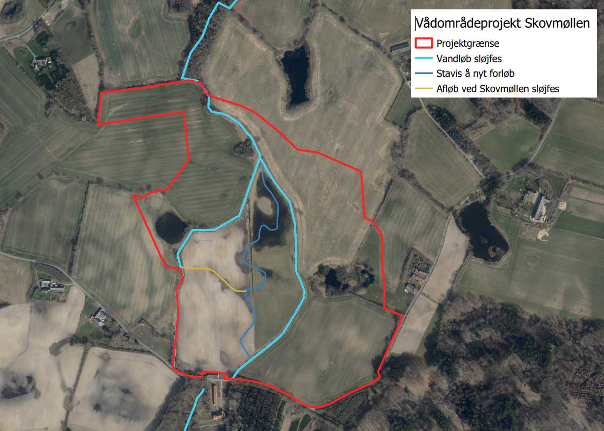 Oversigtskort over beliggenheden af det anlagte vådområdeprojekt langs Stavis Å ved Skovmøllen med angivelse af vandløb og afløb, der sløjfes og et nyt forløb af Stavis Å