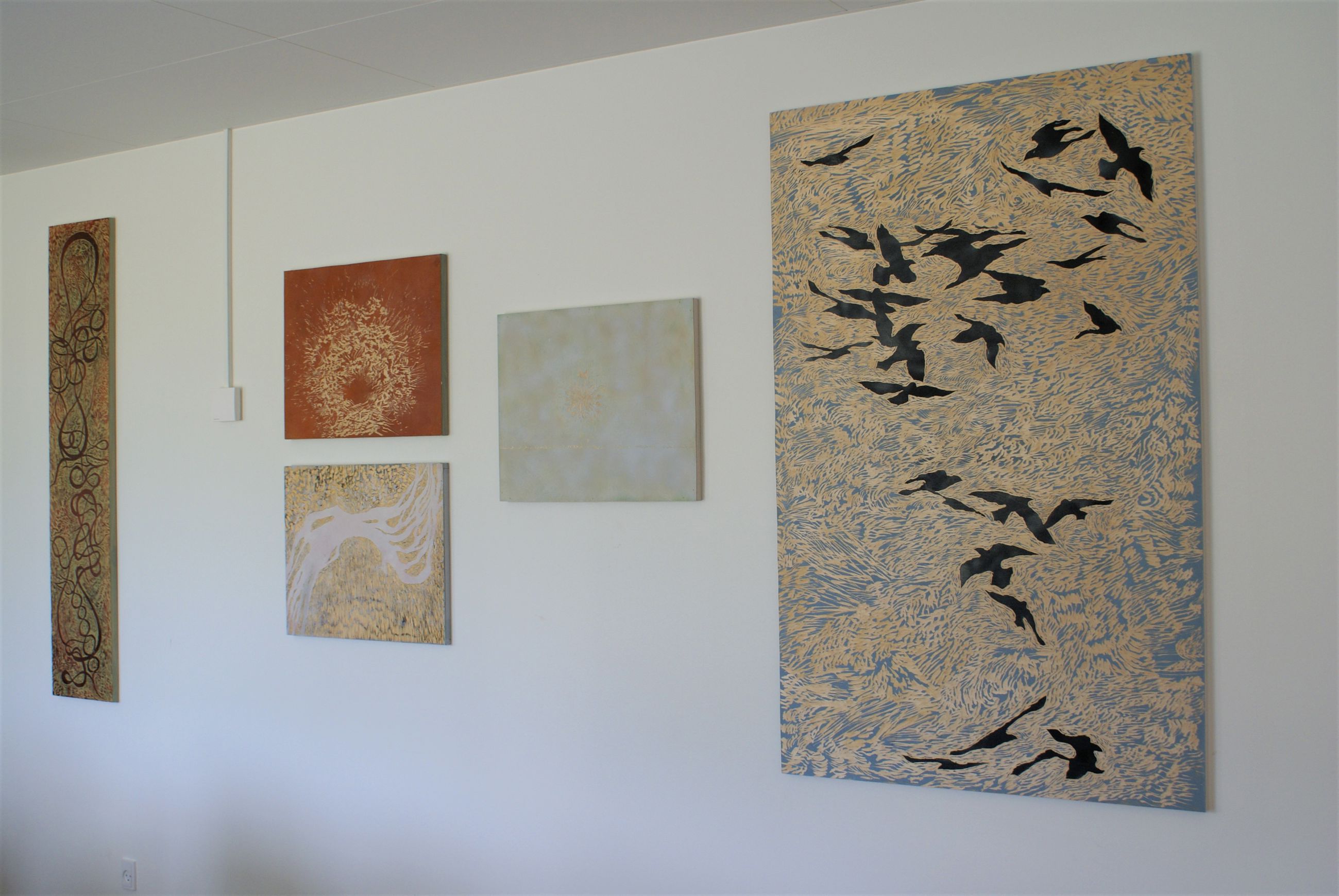 Flere mindre malerier, bl.a. af fugle