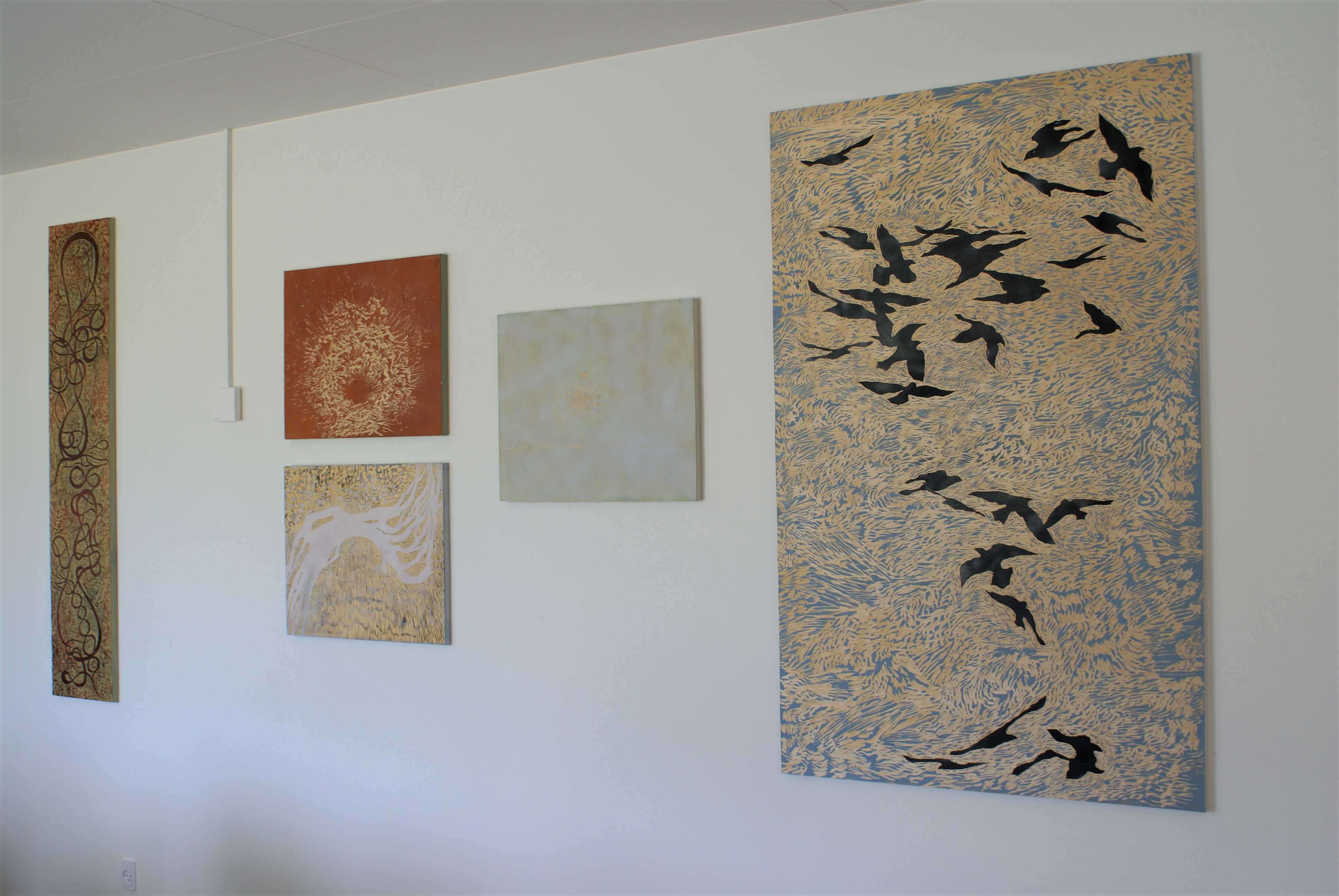 Flere mindre malerier, bl.a. af fugle